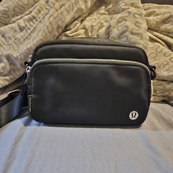 [ALTERED] Lululemon Everywhere Bag (please read and see pictures) - Picture 4 of 12